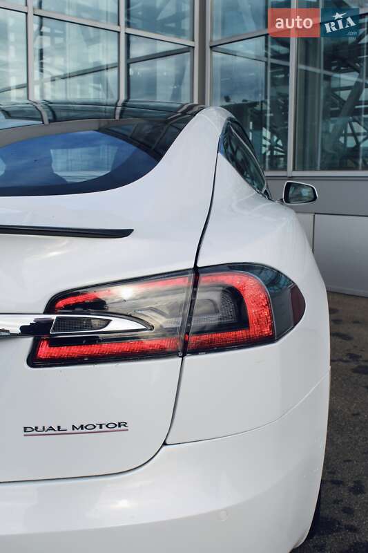 Лифтбек Tesla Model S 2019 в Киеве фото 14 Лифтбек Tesla Model S 2019 в Киеве