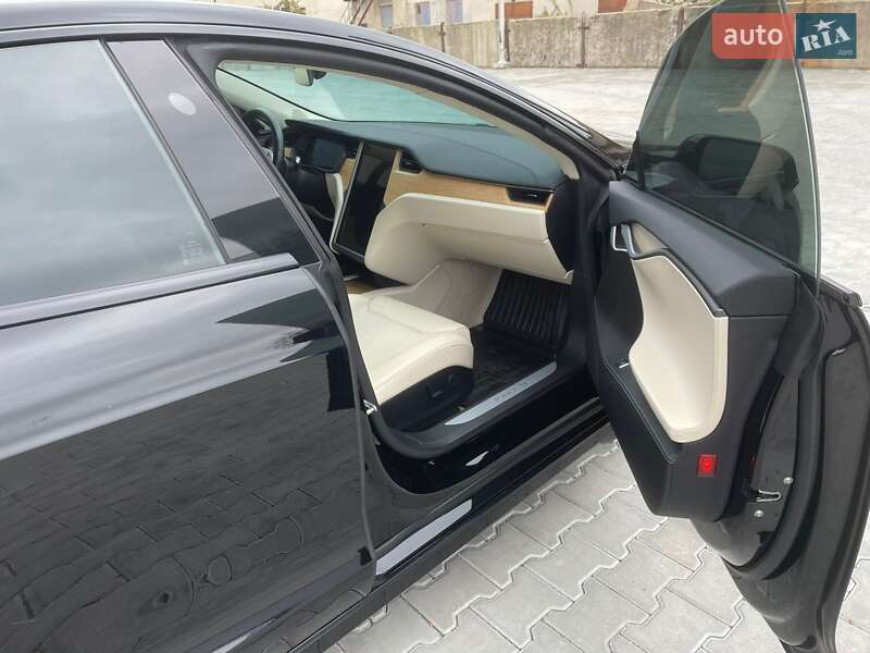 Лифтбек Tesla Model S 2019 в Тернополе