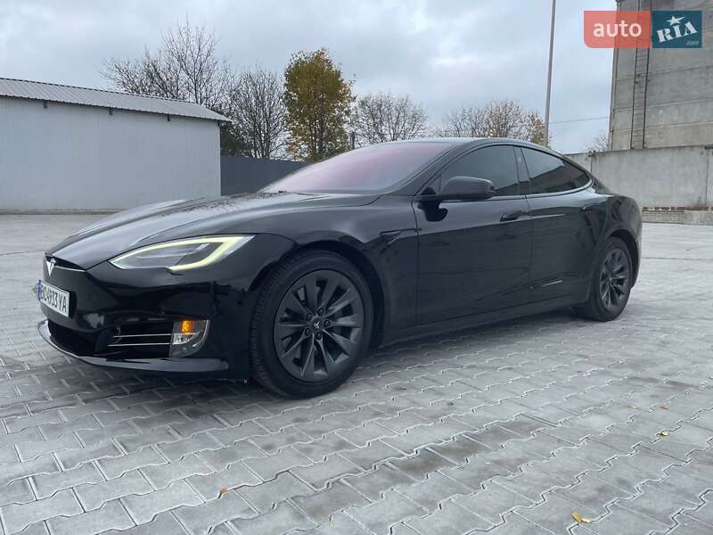 Tesla Model S 2019