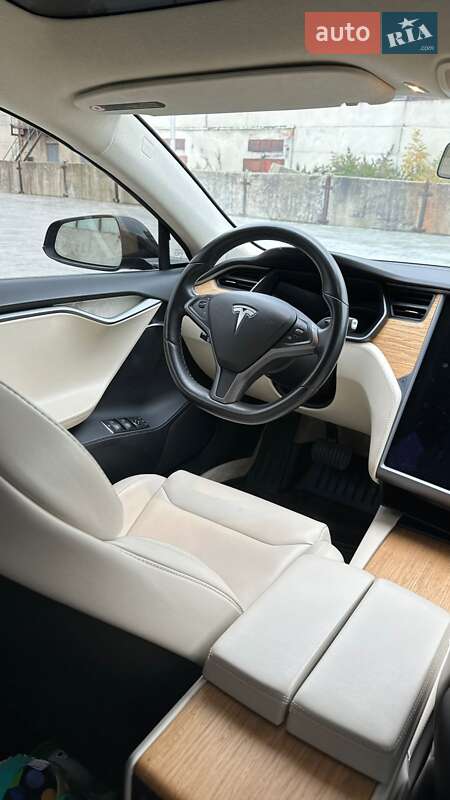 Лифтбек Tesla Model S 2019 в Тернополе