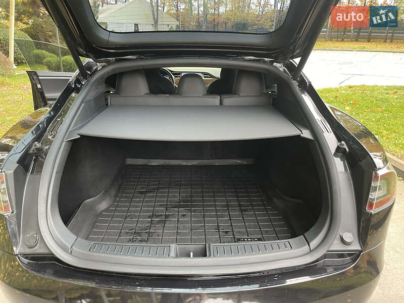 Ліфтбек Tesla Model S 2017 в Києві фото 19 Ліфтбек Tesla Model S 2017 в Києві