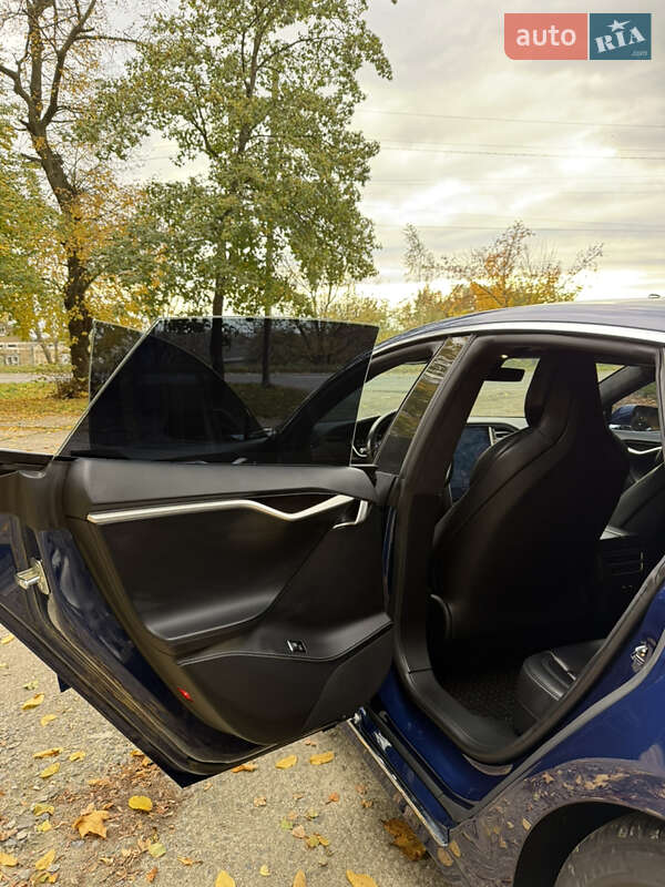 Лифтбек Tesla Model S 2017 в Снятине