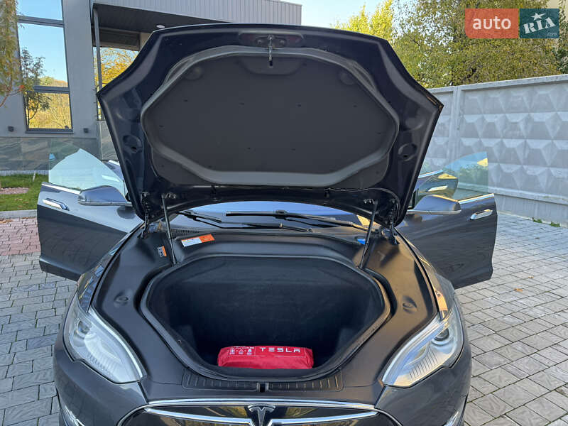 Ліфтбек Tesla Model S 2015 в Рівному фото 30 Ліфтбек Tesla Model S 2015 в Рівному
