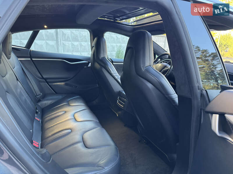 Ліфтбек Tesla Model S 2015 в Рівному фото 37 Ліфтбек Tesla Model S 2015 в Рівному