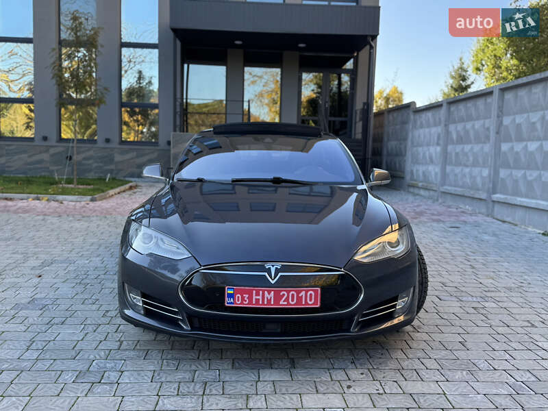 Ліфтбек Tesla Model S 2015 в Рівному фото 47 Ліфтбек Tesla Model S 2015 в Рівному