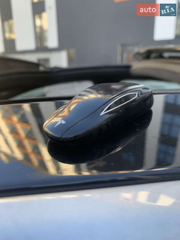 Ліфтбек Tesla Model S 2015 в Шептицькому фото 22 Ліфтбек Tesla Model S 2015 в Шептицькому