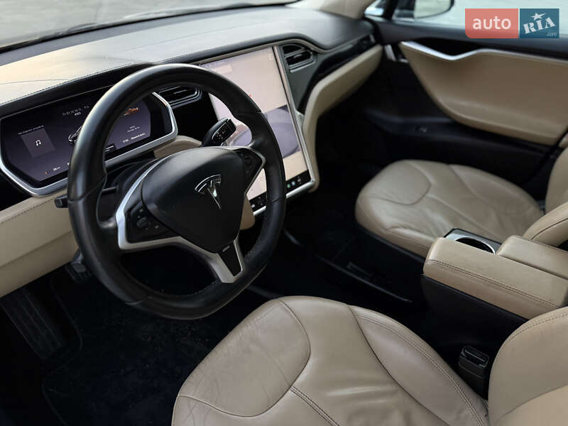Ліфтбек Tesla Model S 2013 в Луцьку фото 46 Ліфтбек Tesla Model S 2013 в Луцьку