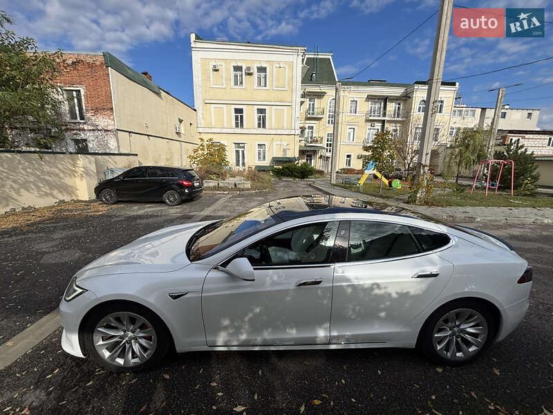 Ліфтбек Tesla Model S 2019 в Харкові