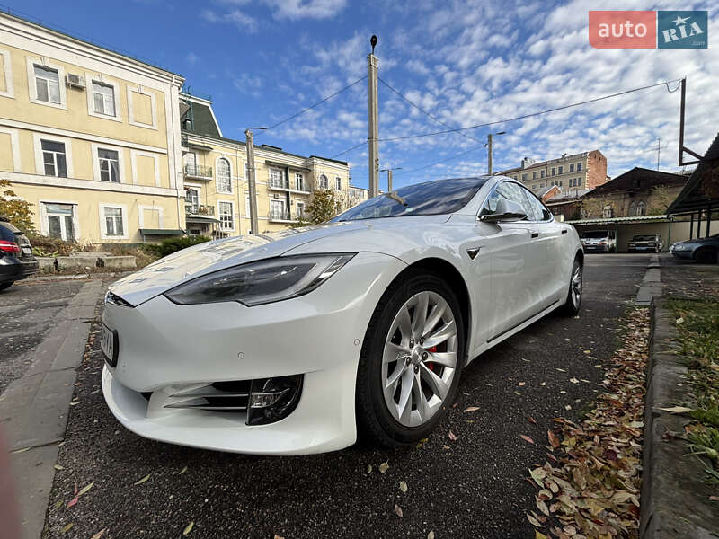 Ліфтбек Tesla Model S 2019 в Харкові