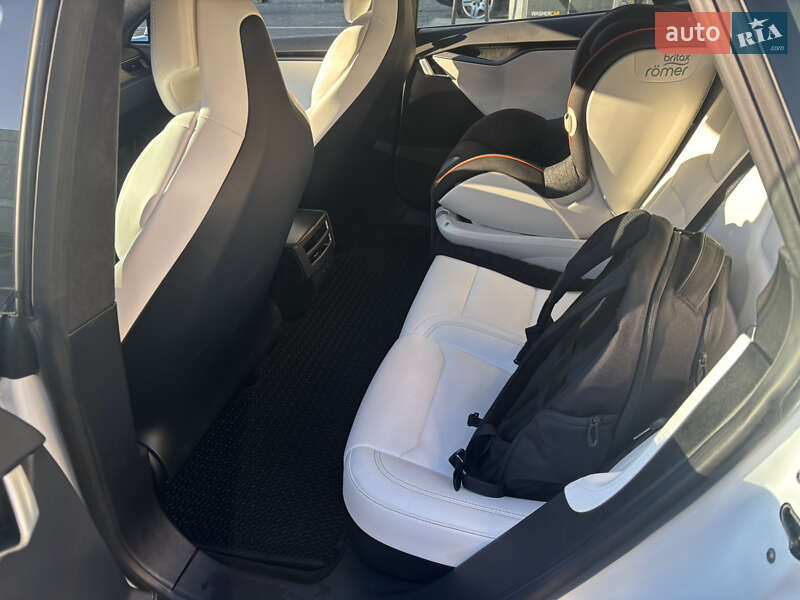 Ліфтбек Tesla Model S 2019 в Харкові