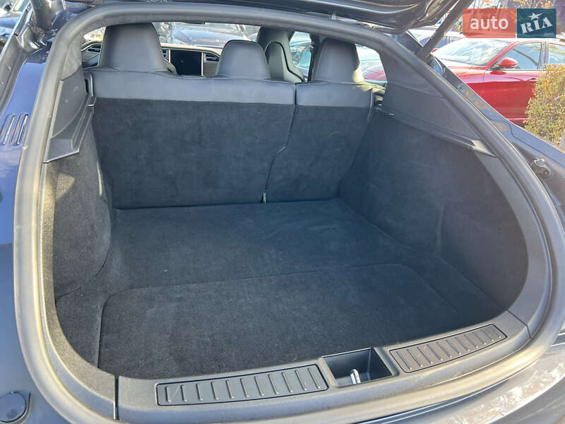 Ліфтбек Tesla Model S 2015 в Києві фото 35 Ліфтбек Tesla Model S 2015 в Києві
