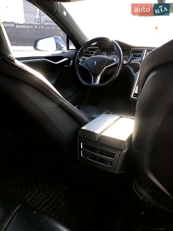 Лифтбек Tesla Model S 2014 в Николаеве