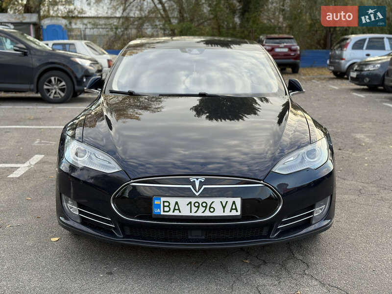 Лифтбек Tesla Model S 2014 в Киеве