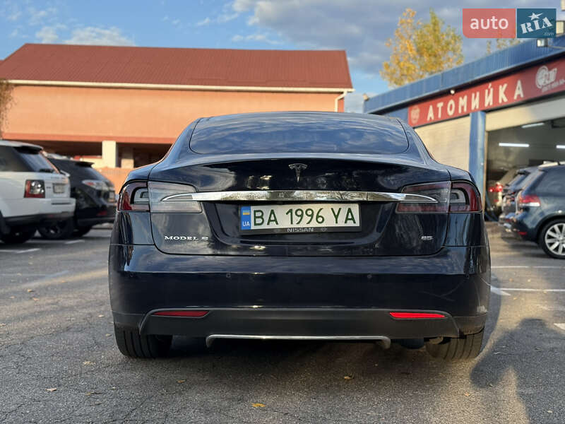 Лифтбек Tesla Model S 2014 в Киеве
