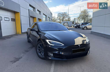 Ліфтбек Tesla Model S 2016 в Києві