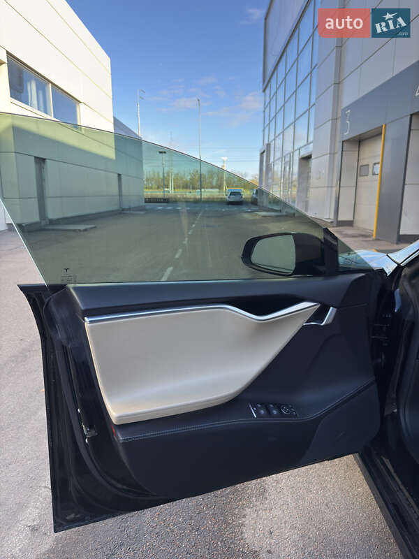 Ліфтбек Tesla Model S 2016 в Києві фото 11 Ліфтбек Tesla Model S 2016 в Києві