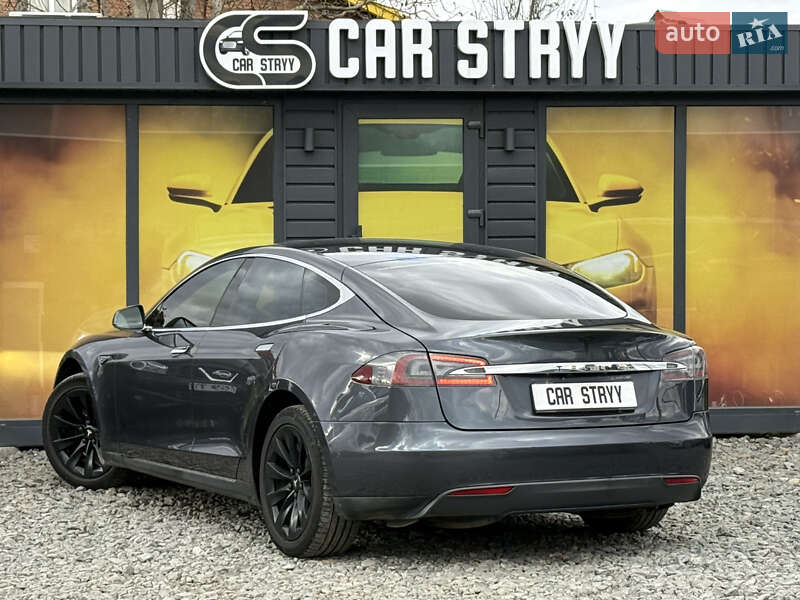 Ліфтбек Tesla Model S 2015 в Стрию