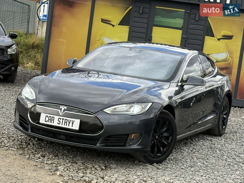 Ліфтбек Tesla Model S 2015 в Стрию