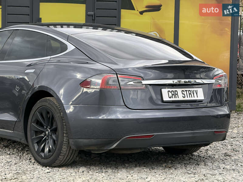 Ліфтбек Tesla Model S 2015 в Стрию