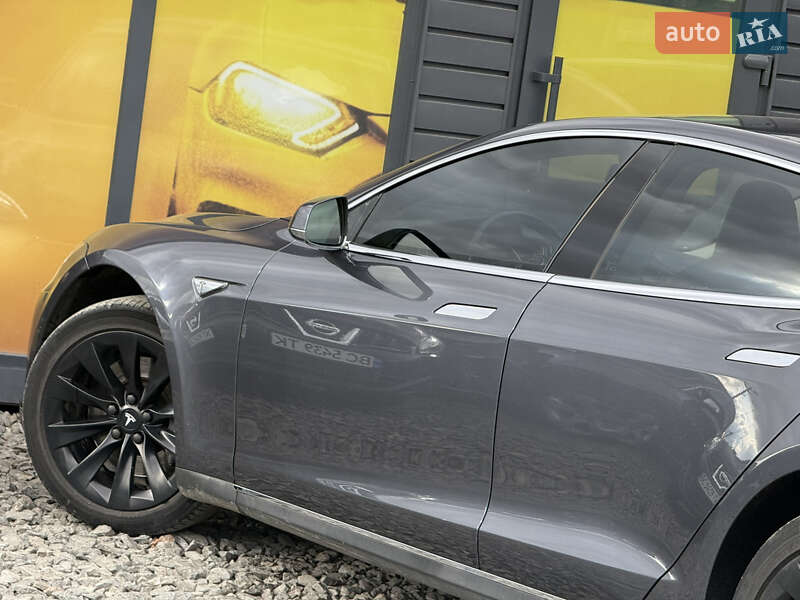 Ліфтбек Tesla Model S 2015 в Стрию