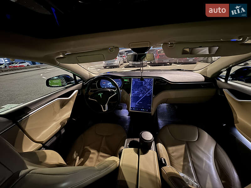 Лифтбек Tesla Model S 2014 в Киеве фото 5 Лифтбек Tesla Model S 2014 в Киеве
