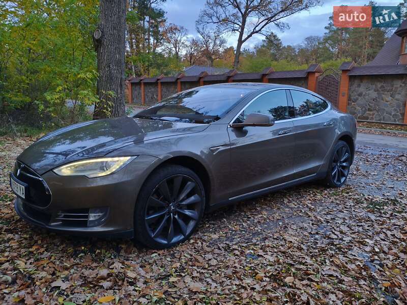 Лифтбек Tesla Model S 2015 в Житомире фото 4 Лифтбек Tesla Model S 2015 в Житомире