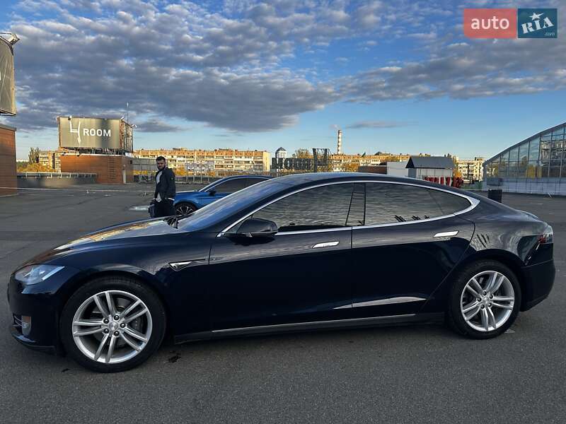 Ліфтбек Tesla Model S 2015 в Києві фото 4 Ліфтбек Tesla Model S 2015 в Києві