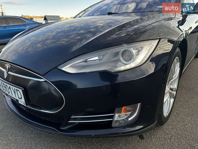 Ліфтбек Tesla Model S 2015 в Києві фото 10 Ліфтбек Tesla Model S 2015 в Києві