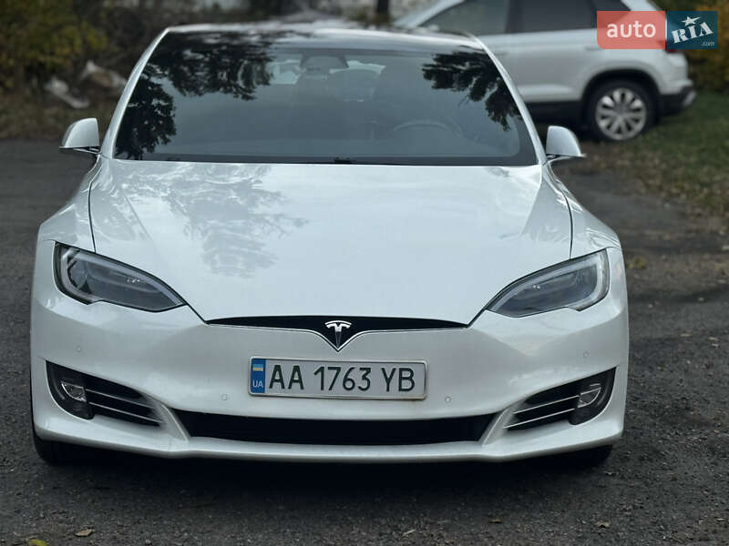 Лифтбек Tesla Model S 2017 в Киеве