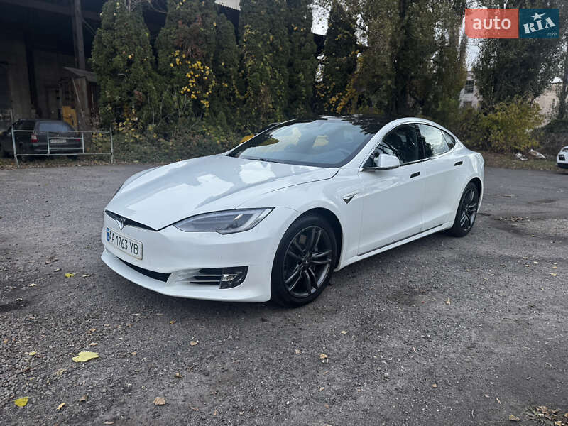 Лифтбек Tesla Model S 2017 в Киеве