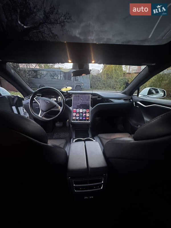 Лифтбек Tesla Model S 2017 в Киеве