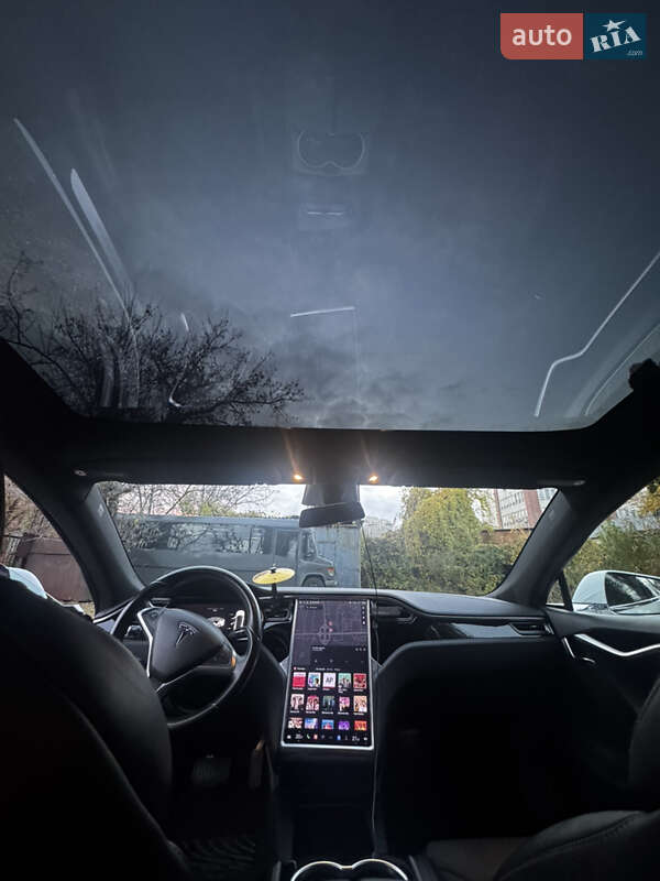 Лифтбек Tesla Model S 2017 в Киеве