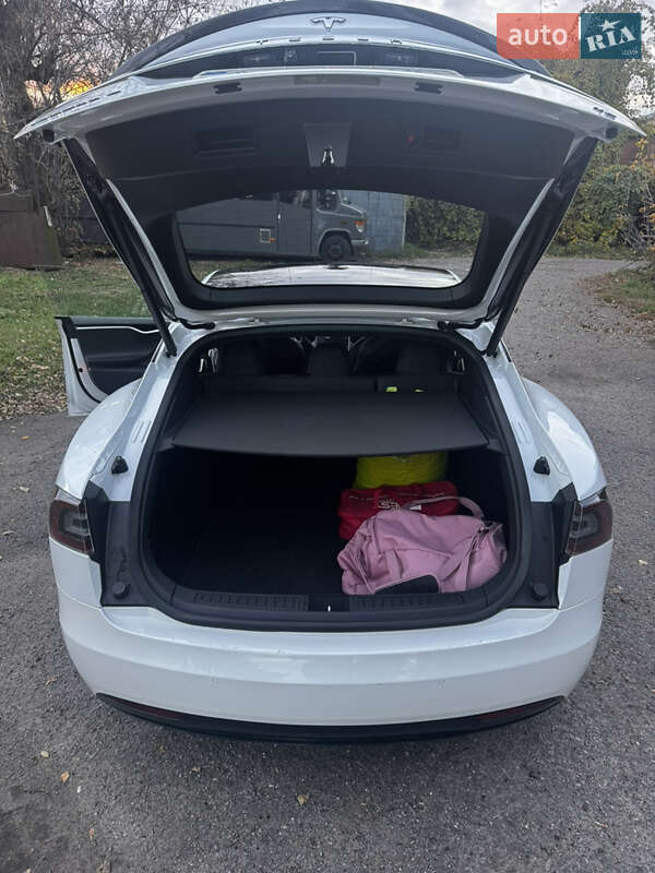 Лифтбек Tesla Model S 2017 в Киеве