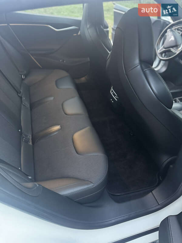 Лифтбек Tesla Model S 2017 в Киеве