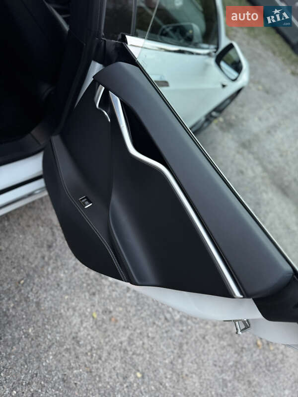 Лифтбек Tesla Model S 2017 в Киеве