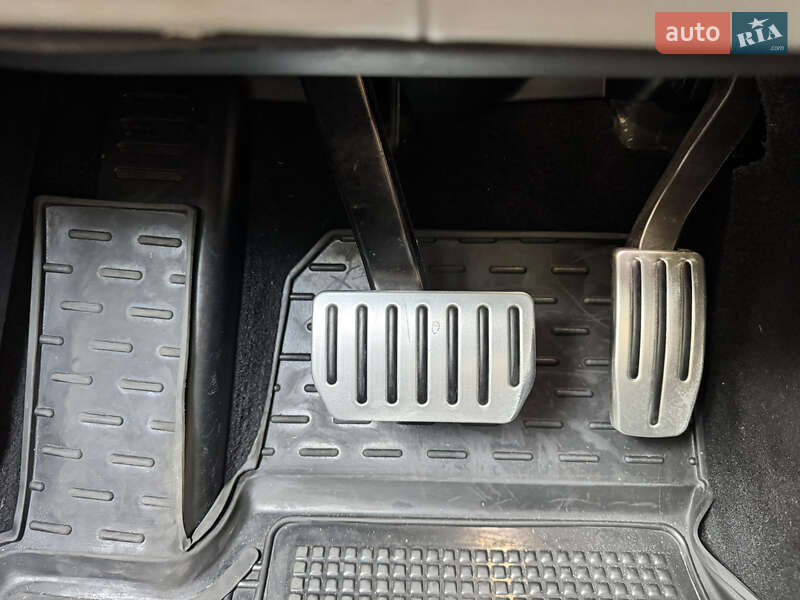 Ліфтбек Tesla Model S 2015 в Києві фото 16 Ліфтбек Tesla Model S 2015 в Києві