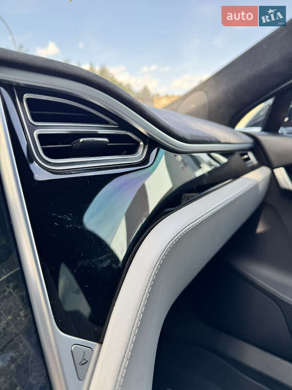 Ліфтбек Tesla Model S 2015 в Києві фото 20 Ліфтбек Tesla Model S 2015 в Києві