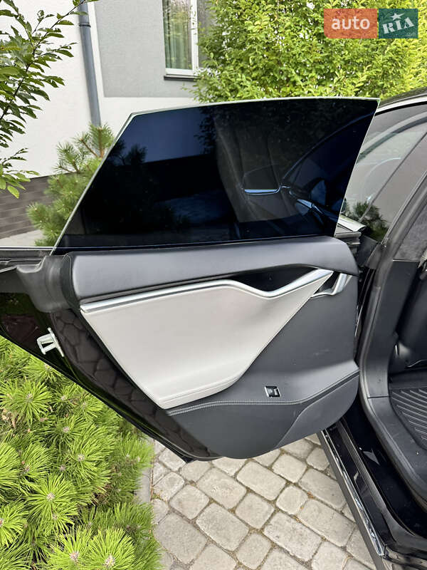 Ліфтбек Tesla Model S 2015 в Києві фото 26 Ліфтбек Tesla Model S 2015 в Києві