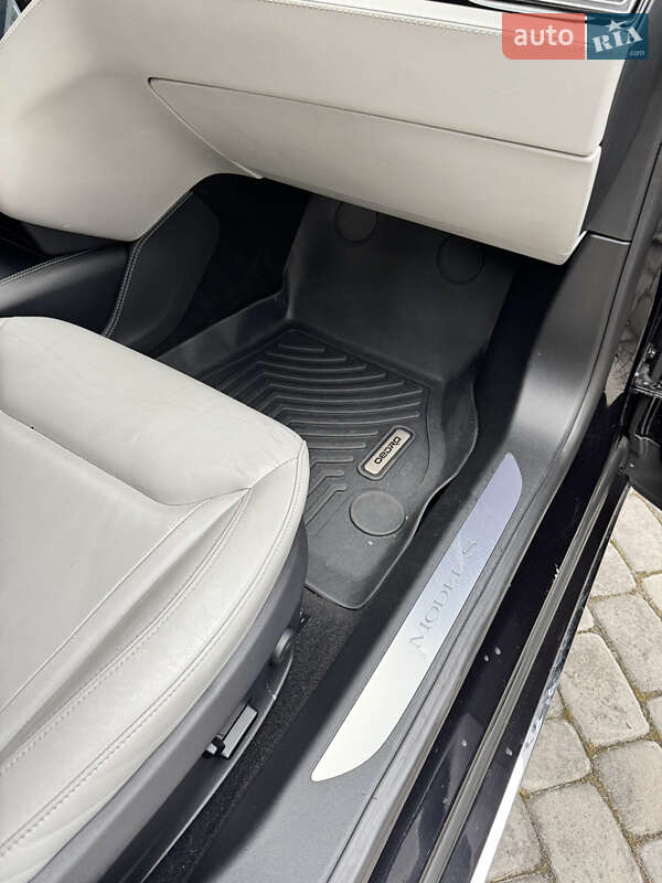 Ліфтбек Tesla Model S 2015 в Києві фото 30 Ліфтбек Tesla Model S 2015 в Києві