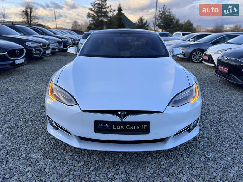 Ліфтбек Tesla Model S 2016 в Івано-Франківську