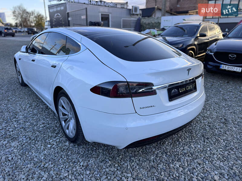 Ліфтбек Tesla Model S 2016 в Івано-Франківську