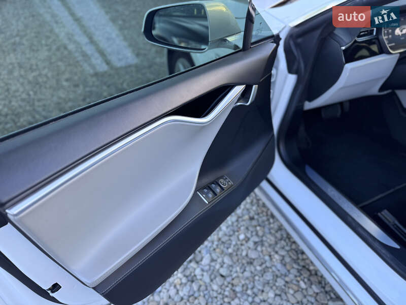 Ліфтбек Tesla Model S 2016 в Івано-Франківську