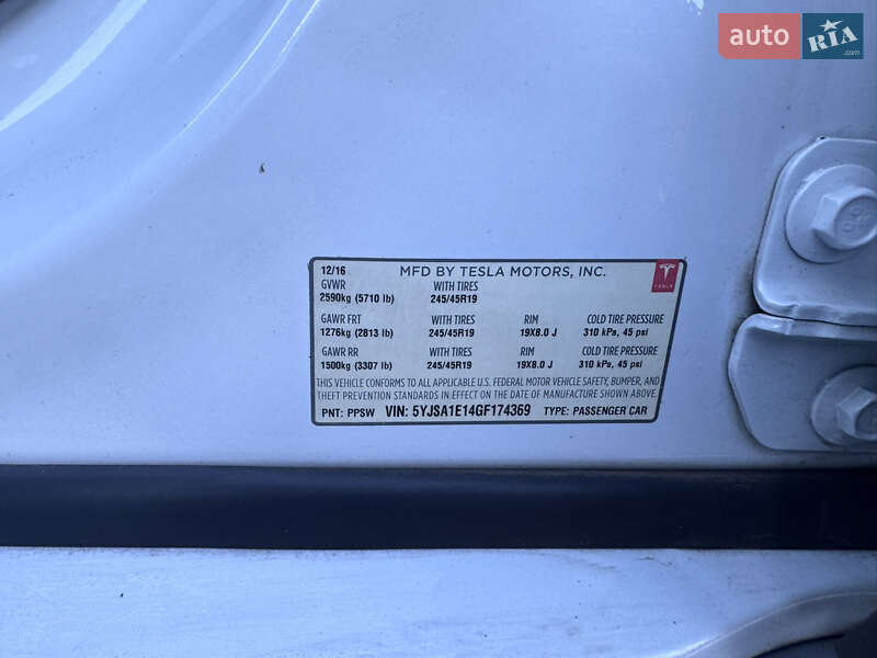 Ліфтбек Tesla Model S 2016 в Івано-Франківську