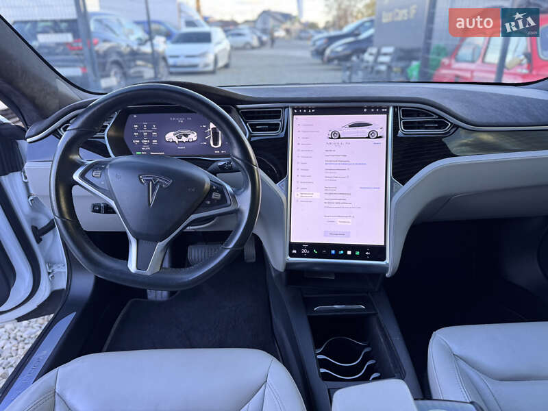 Ліфтбек Tesla Model S 2016 в Івано-Франківську