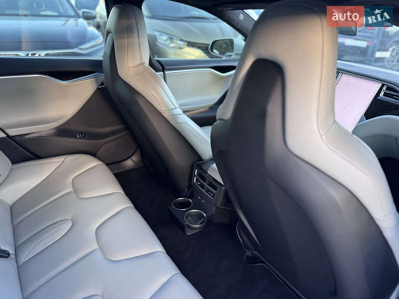 Ліфтбек Tesla Model S 2016 в Івано-Франківську