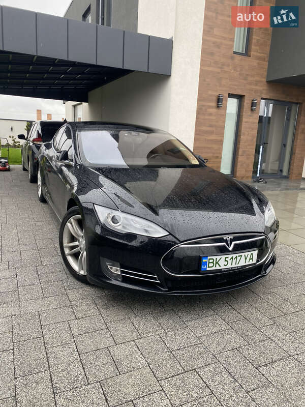 Tesla Model S 2014