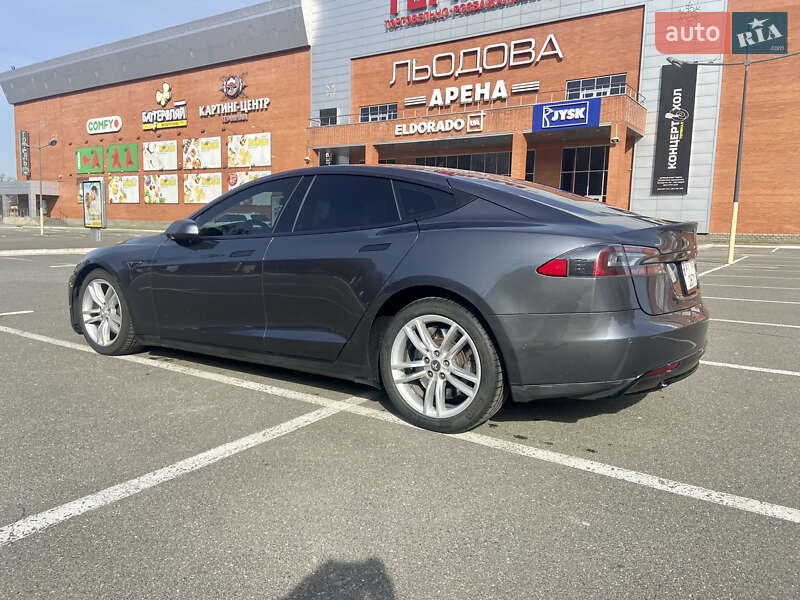 Лифтбек Tesla Model S 2015 в Броварах