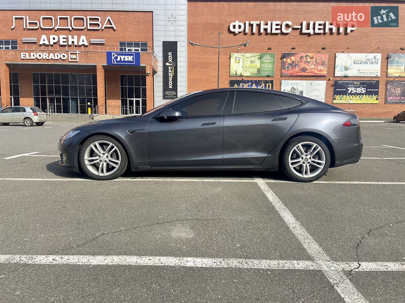 Лифтбек Tesla Model S 2015 в Броварах