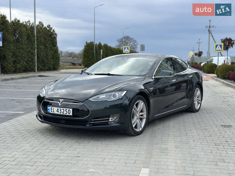 Лифтбек Tesla Model S 2014 в Львове