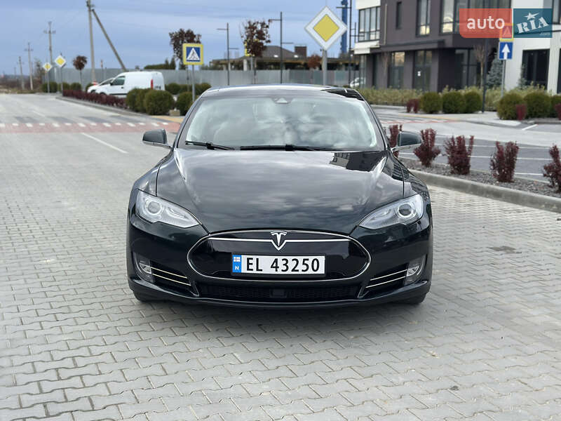 Лифтбек Tesla Model S 2014 в Львове